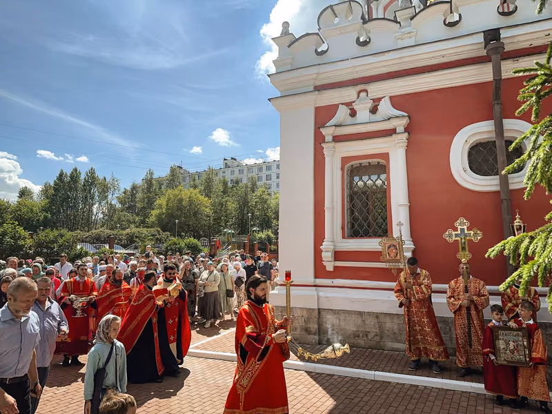 В неделю 6-ю по Пасхе совершено Богослужение