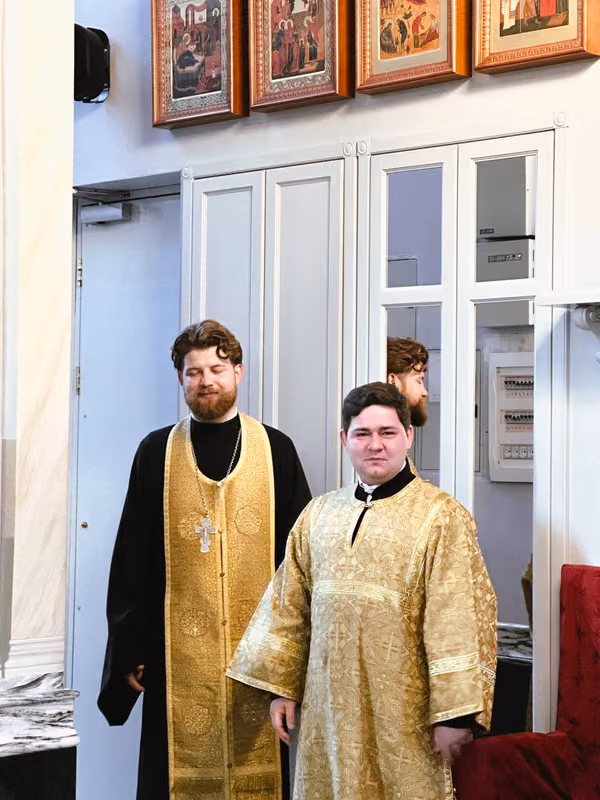 Помощник настоятеля возглавил Литургию в Санкт-Петербурге - фото 2