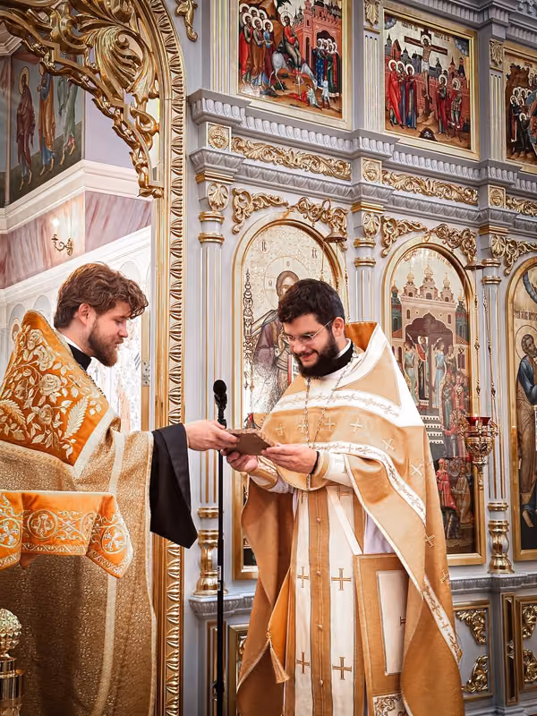 Помощник настоятеля возглавил Литургию в Санкт-Петербурге - фото 8