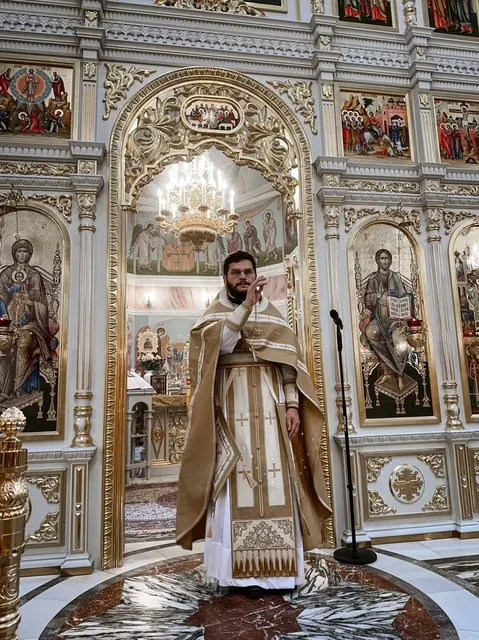 Помощник настоятеля возглавил Литургию в Санкт-Петербурге - фото 15