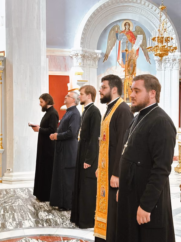 Помощник настоятеля возглавил Литургию в Санкт-Петербурге - фото 16