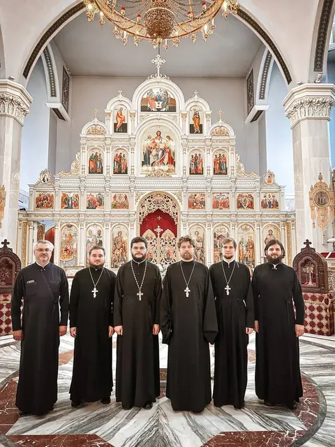 Помощник настоятеля возглавил Литургию в Санкт-Петербурге - фото 19
