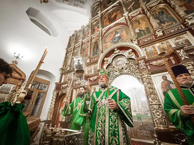 Неделя 18-я по Пятидесятнице: Божественная Литургия - фото 18