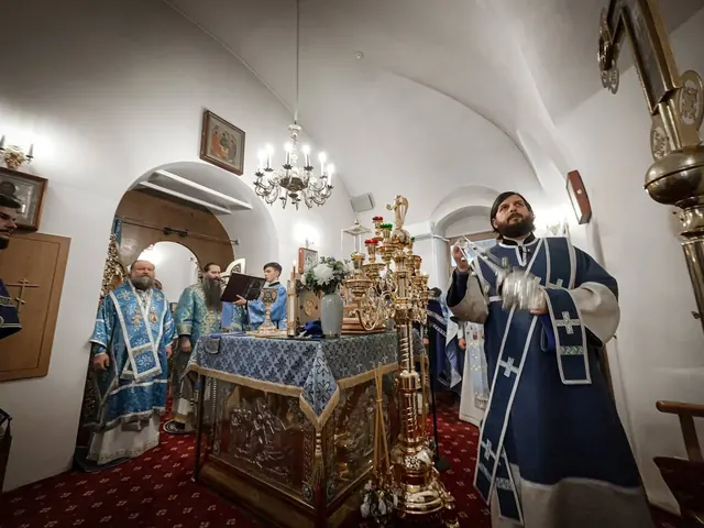 Казанская икона Божией Матери: Архиерейское Богослужение - фото 5