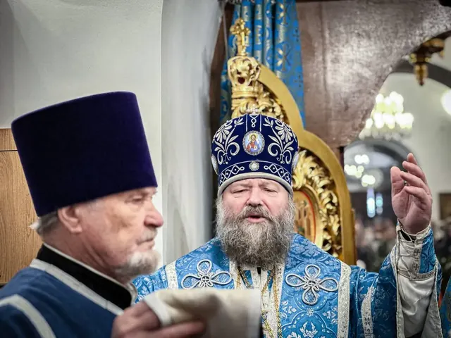 Казанская икона Божией Матери: Архиерейское Богослужение - фото 8