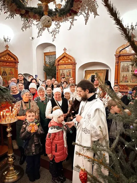 В праздник Рождества Христова совершено Богослужение - фото 8
