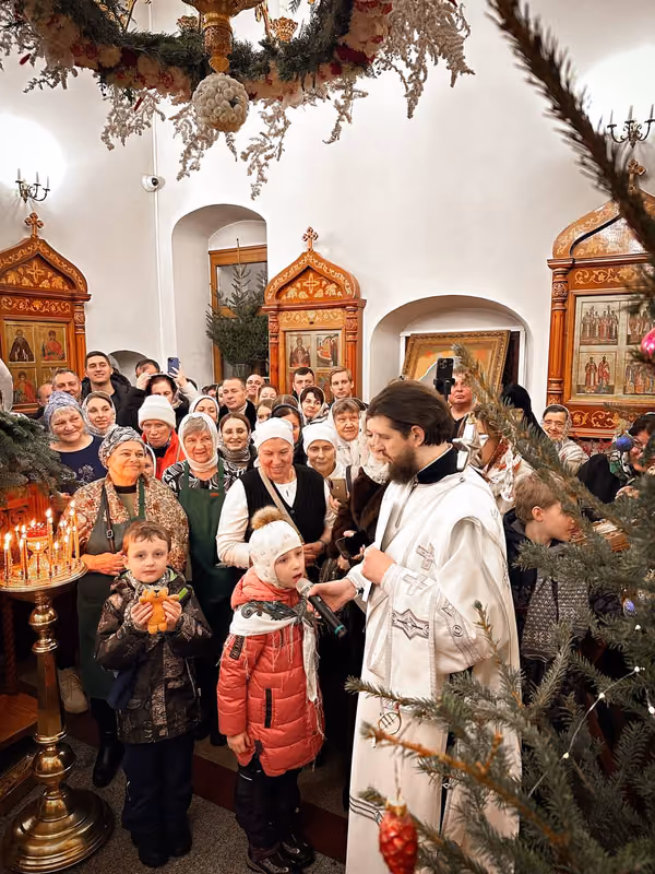 В праздник Рождества Христова совершено Богослужение - фото 8