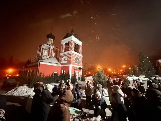В праздник Рождества Христова совершено Богослужение - фото 13