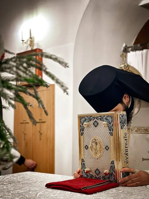 В праздник Рождества Христова совершено Богослужение - фото 18
