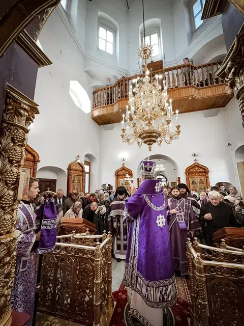 Неделя Крестопоклонная: Литургия митрополита Владимира - фото 6