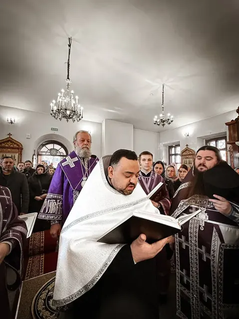 Неделя Крестопоклонная: Литургия митрополита Владимира - фото 12