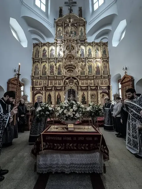 Совершена утреня с чином погребения Плащаницы - фото 8