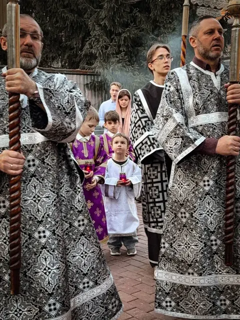 Совершена утреня с чином погребения Плащаницы - фото 9