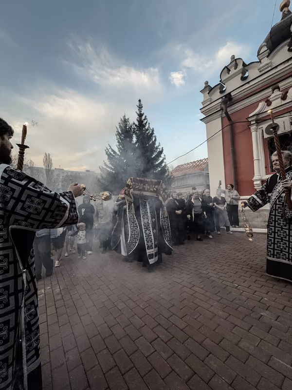 Совершена утреня с чином погребения Плащаницы - фото 12
