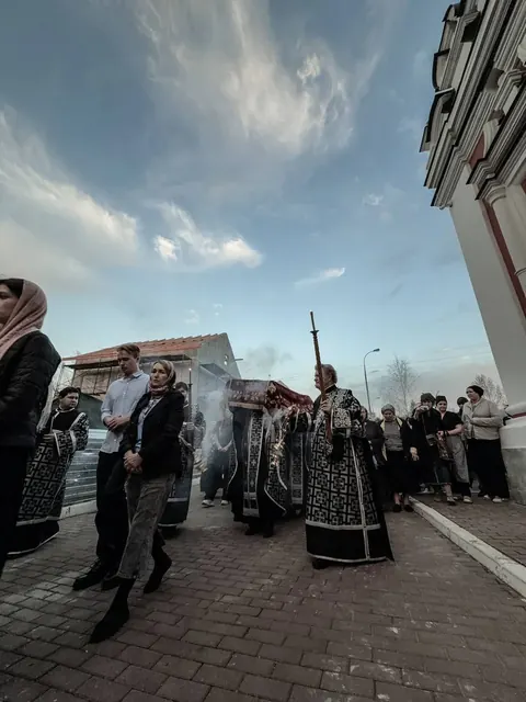 Совершена утреня с чином погребения Плащаницы - фото 14