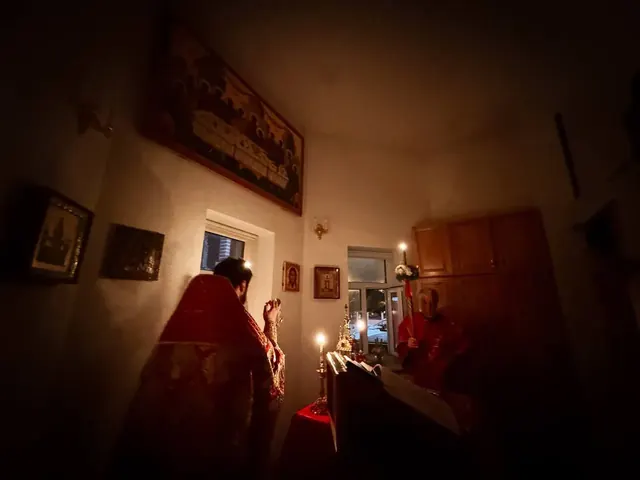 Совершена ночная Литургия - фото 3