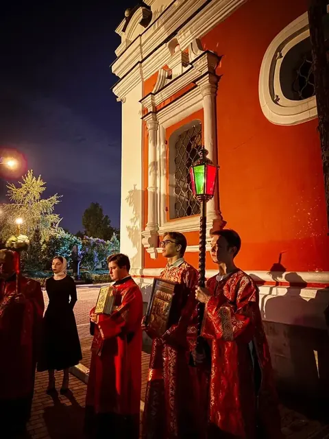 Совершена ночная Литургия - фото 10