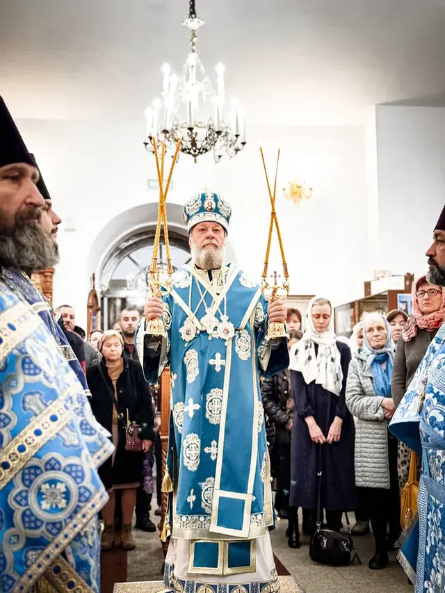 Казанская икона Божией Матери: Литургия митрополита Владимира