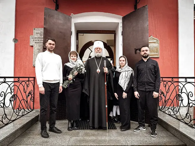 Казанская икона Божией Матери: Литургия митрополита Владимира - фото 4