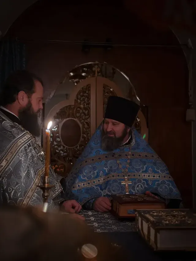 Совершена ночная Божественная Литургия