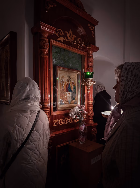 Совершена ночная Божественная Литургия - фото 4