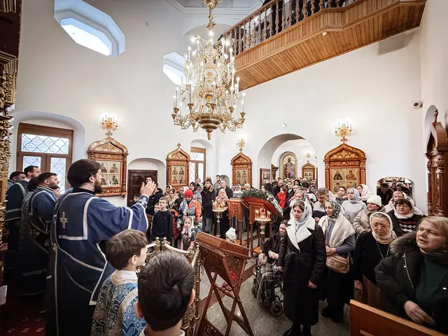 В праздник Сретения Господня совершено Богослужение