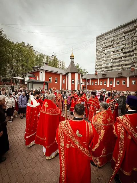Неделя 5-я по Пасхе: Литургия митрополита Владимира - фото 12