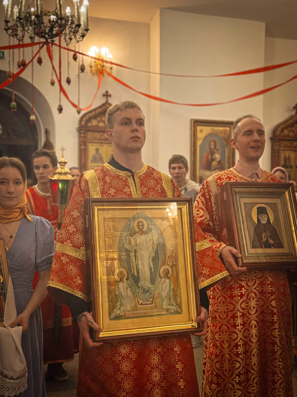 В отдание праздника Пасхи совершена ночная Литургия