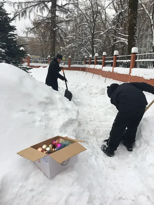 Строительство Рождественского вертепа