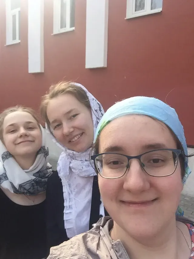 Молодежный хор пел на освящении куличей в Великую Субботу
