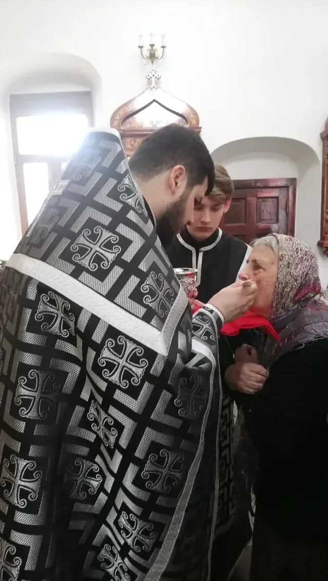 Совершаются службы Страстной седмицы