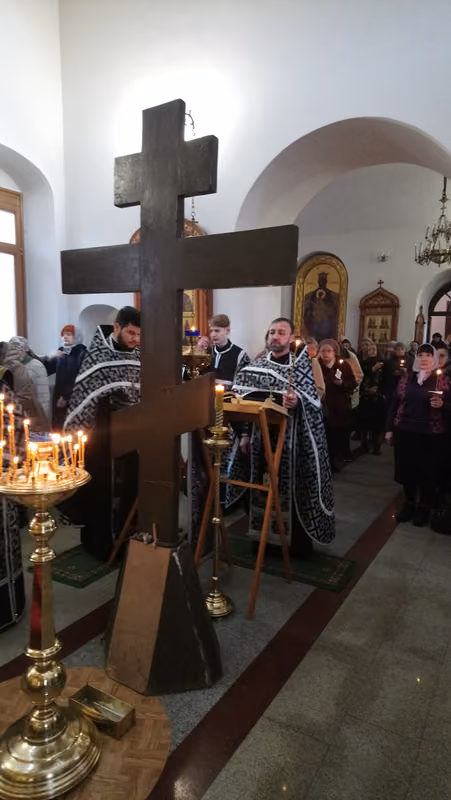 В Великий Четверг совершены Богослужения