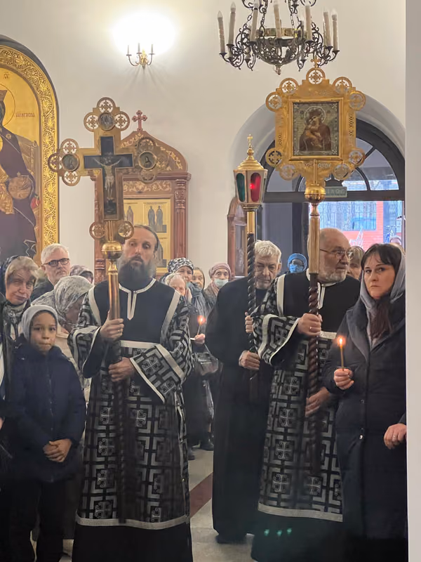 В Страстную Пятницу прошли Богослужения - фото 2