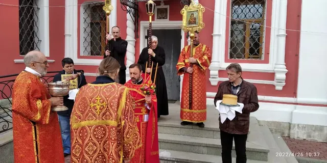 В дни Светлой седмицы совершаются ежедневные службы