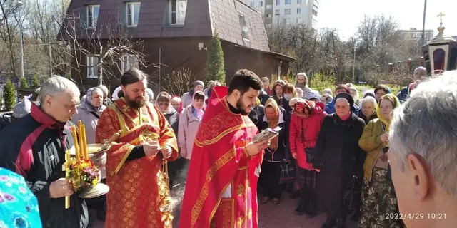 В пятницу Светлой седмицы совершено Богослужение - фото 8