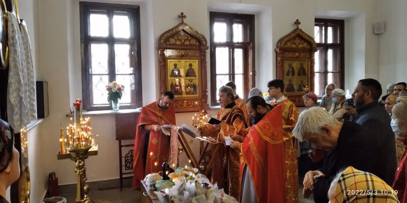 В день Радоницы совершена Литургия и панихида