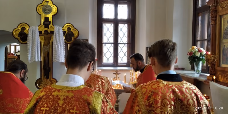 В день Радоницы совершена Литургия и панихида - фото 2