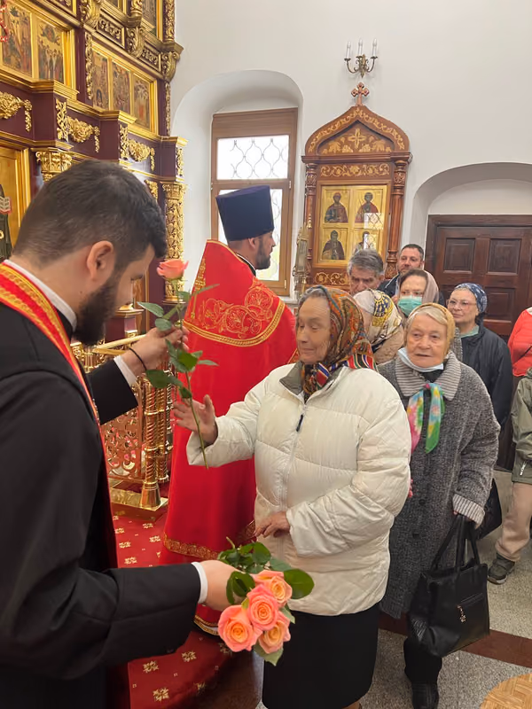 В неделю святых жен-мироносиц совершено Богослужение