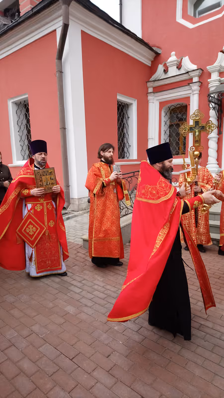 В неделю святых жен-мироносиц совершено Богослужение - фото 16