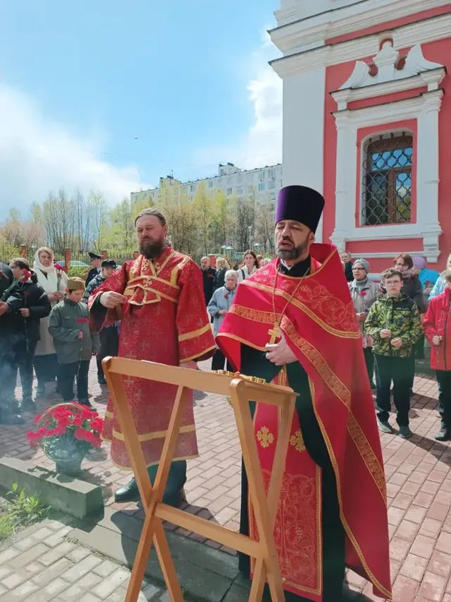 День Победы: мероприятие у памятника павшим воинам