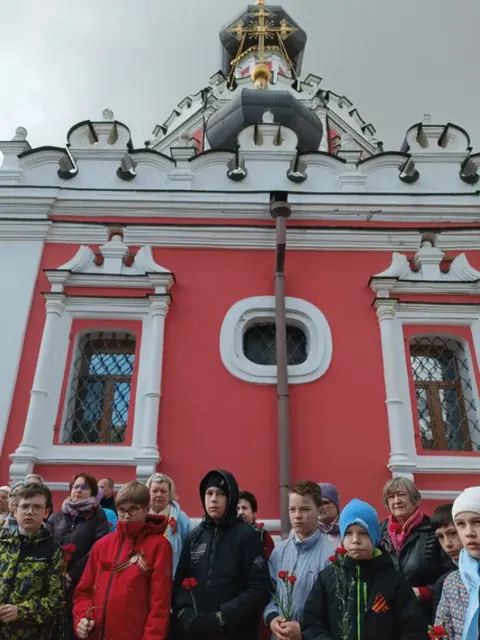 День Победы: мероприятие у памятника павшим воинам - фото 5