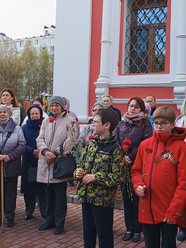 День Победы: мероприятие у памятника павшим воинам - фото 2