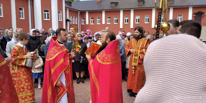 В неделю 6-ю по Пасхе совершено Богослужение