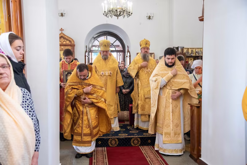 Неделя 17-я по Пятидесятнице: Божественная Литургия - фото 16